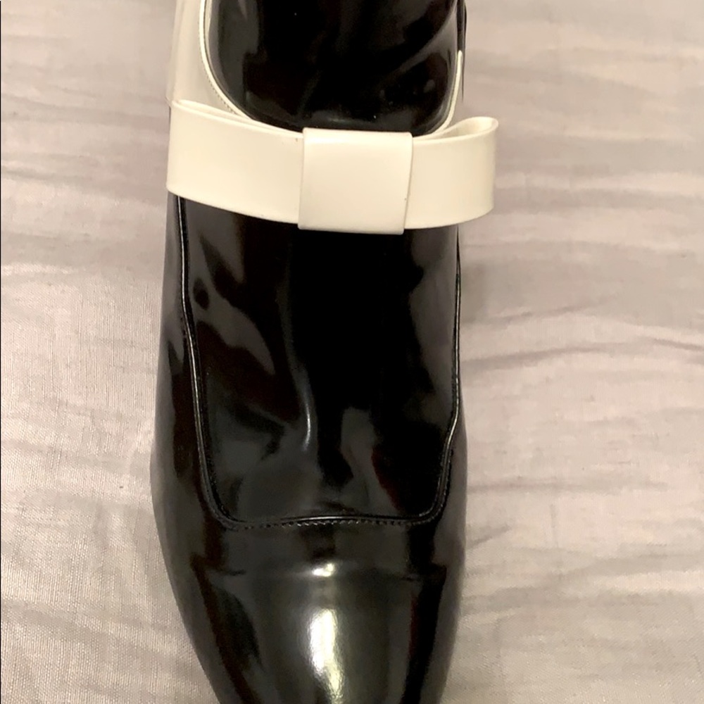 Gucci
Black and White Women's Nimue Leather Boots - Picture 8 of 12